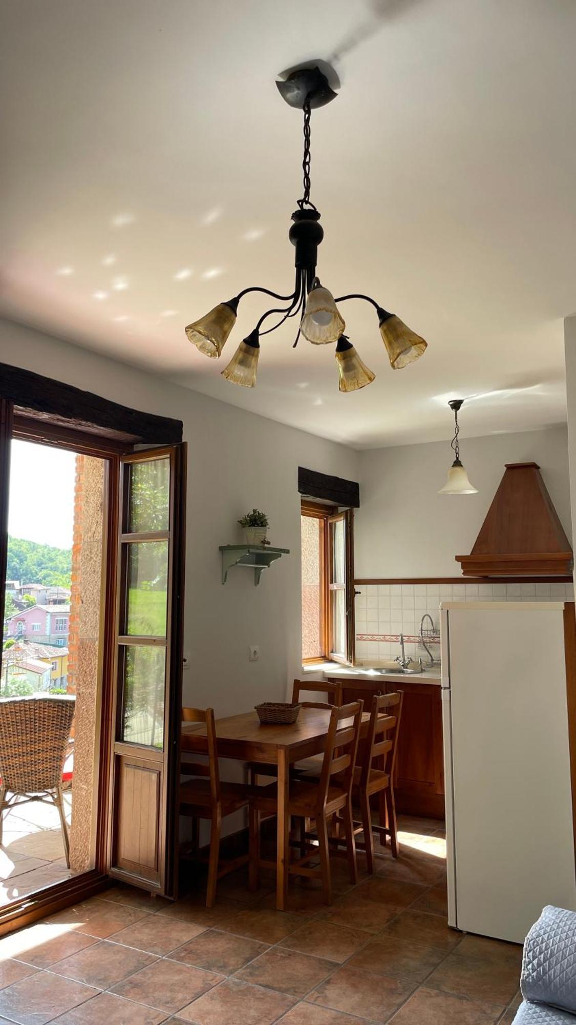 Apartamentos El Picoretu Mestas De Con Eksteriør billede