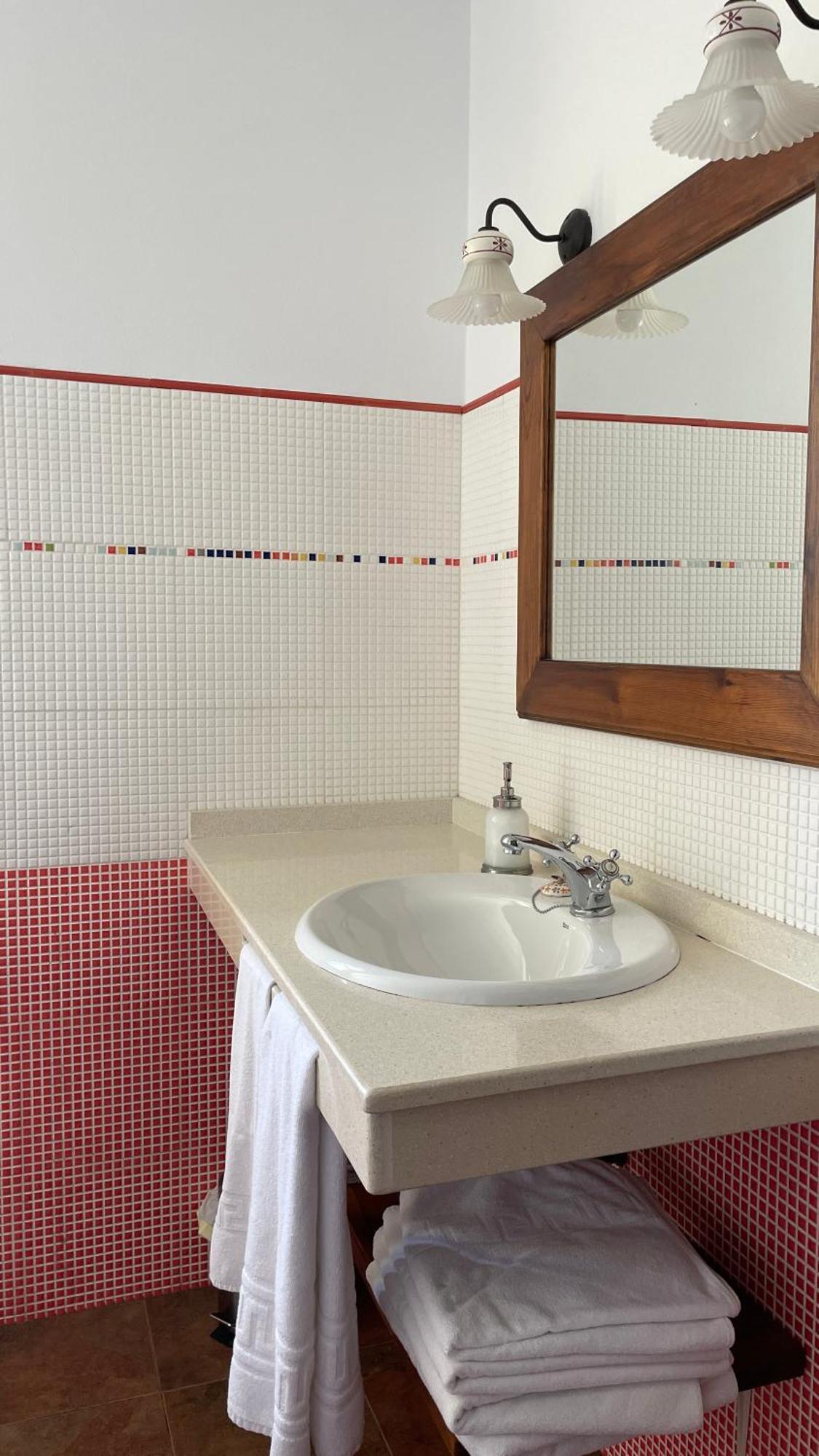 Apartamentos El Picoretu Mestas De Con Eksteriør billede