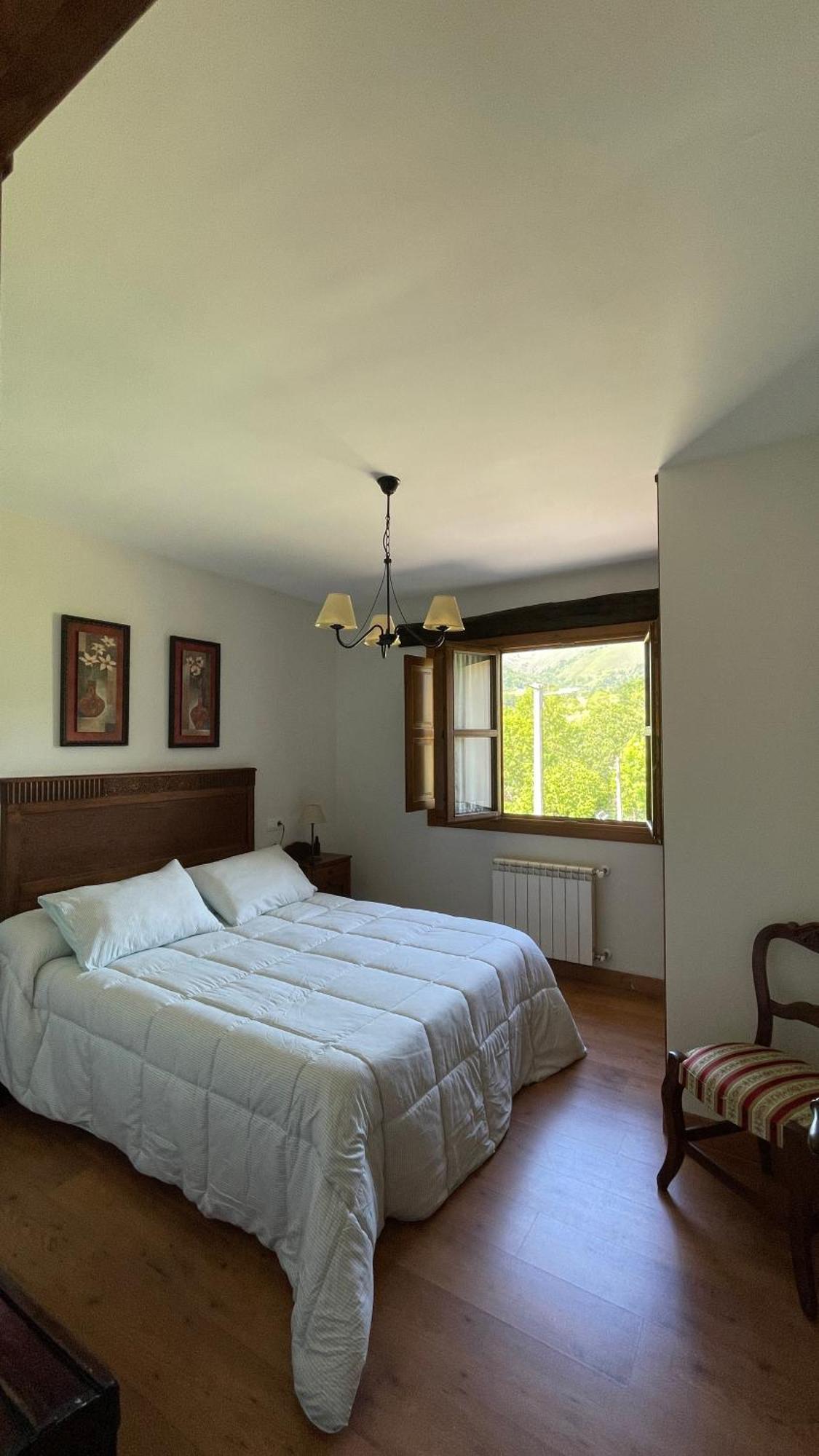 Apartamentos El Picoretu Mestas De Con Eksteriør billede