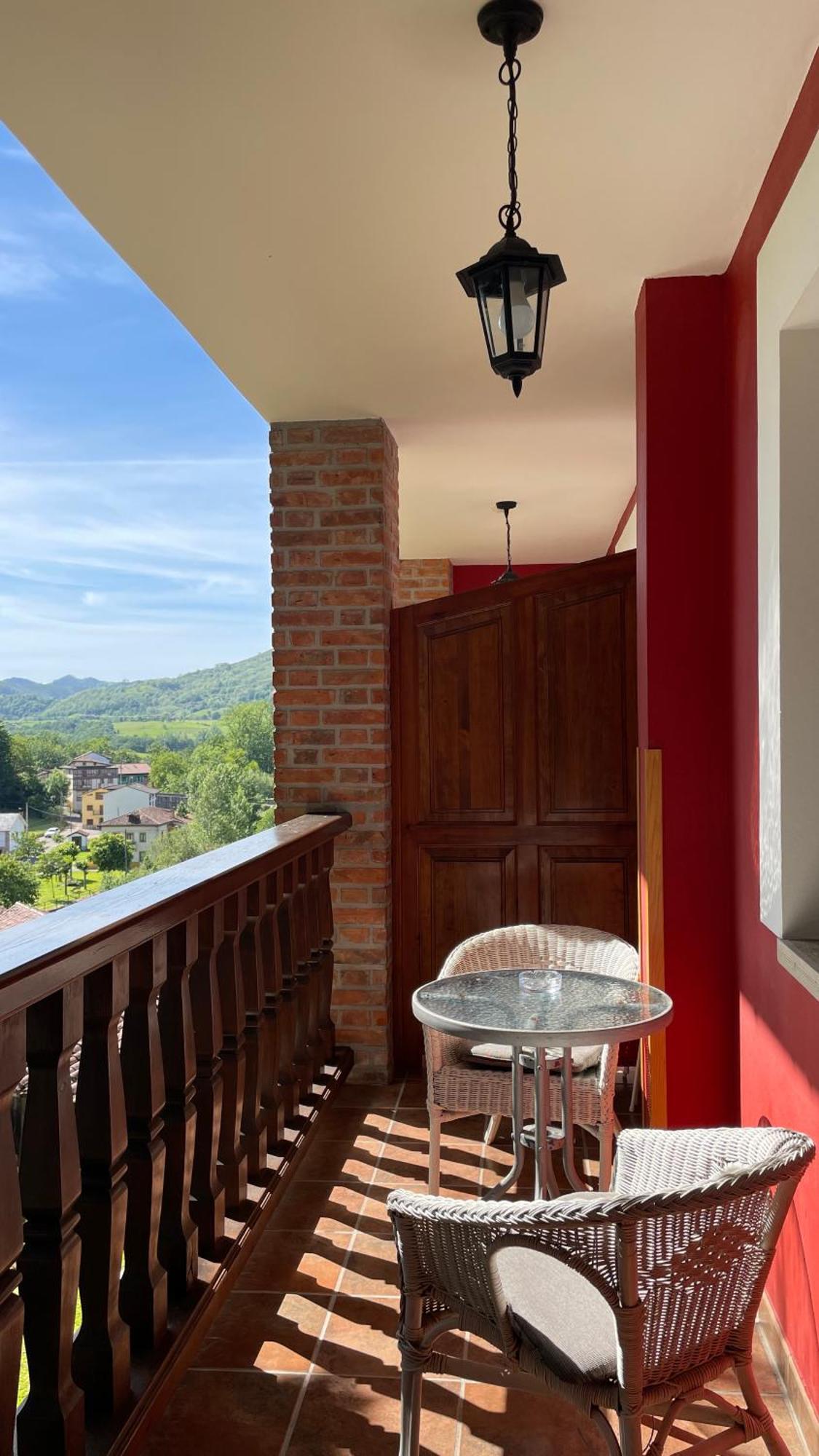 Apartamentos El Picoretu Mestas De Con Eksteriør billede